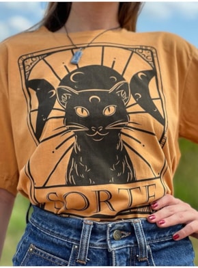 Camiseta Gato Preto dá Sorte - Caramelo