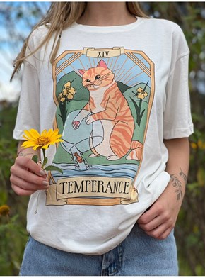 Camiseta Gatos Tarot - A Temperança - Off-White