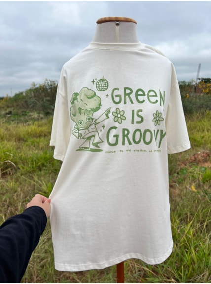Camiseta Green is Groovy - Off-White