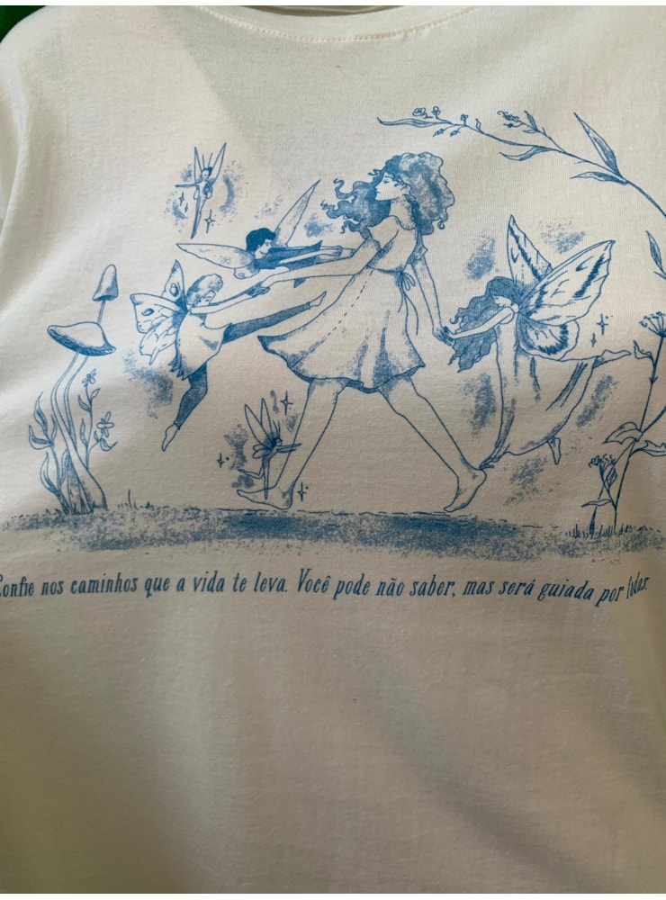 Camiseta Guiada Por Fadas - Off-White — imagem 2