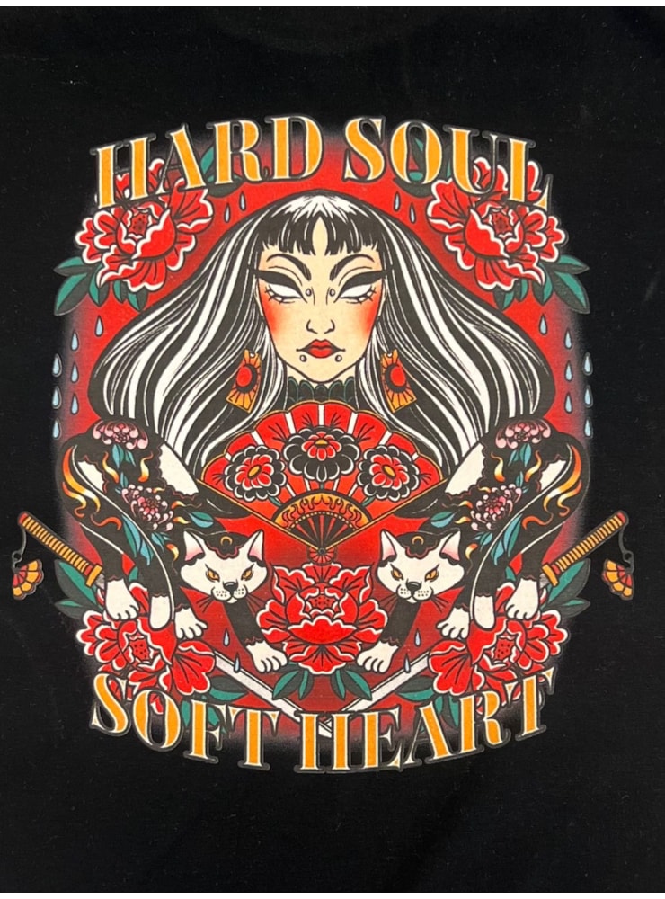 Camiseta Hard Soul Soft Heart - Preta - Frente e Verso — imagem 3