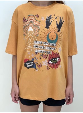 Camiseta Hippie Things - Caramelo