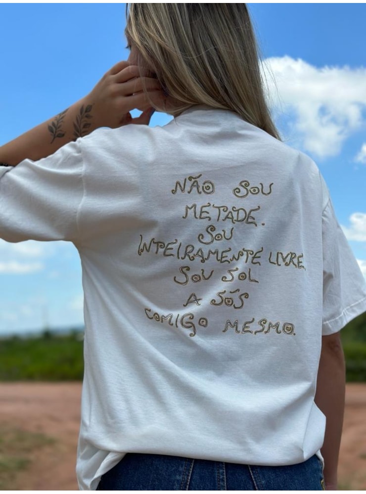 Camiseta Inteiramente Sol - Off-White - Frente e Verso — imagem 1