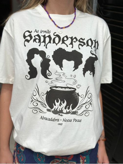 Camiseta Irmãs Sanderson Abracadabra - Off-White