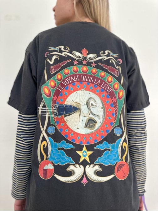 Camiseta La Lune - Chumbo - Frente e Verso