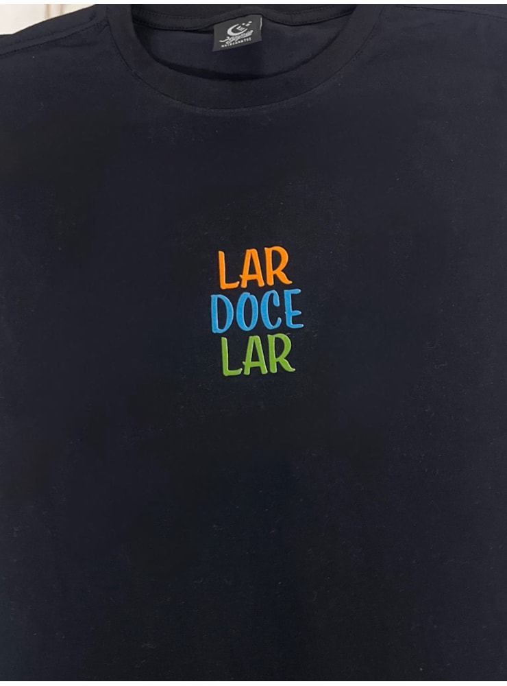 Camiseta Lar Doce Lar - Preta - Frente e Verso — imagem 4