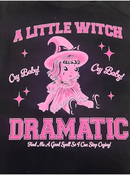 Camiseta Little witch dramatic - Preta