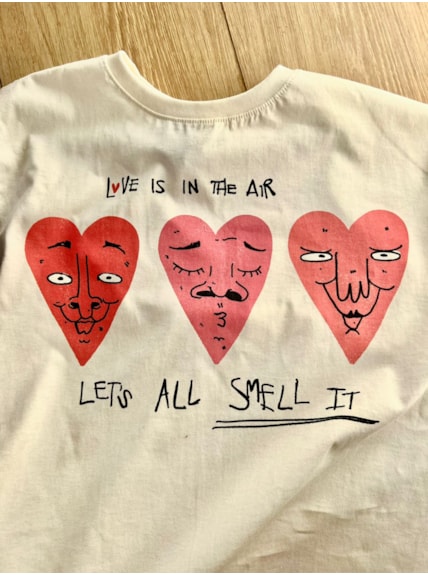 Camiseta Love Is In The Air - Off-White