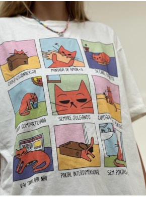 Camiseta Mãe de Gato Sabe Brincar - Off-White