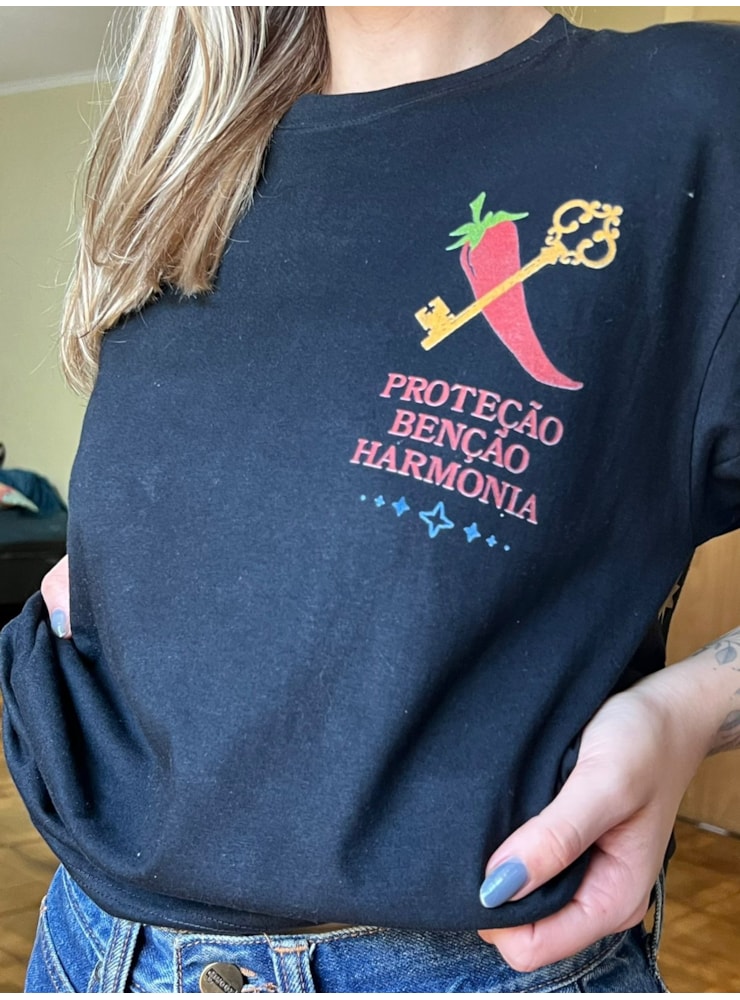 Camiseta Mau Olhado - Preta - Frente e Verso — imagem 2