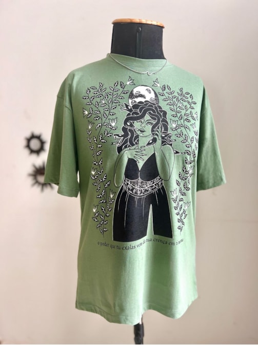 Camiseta Medusa Xilogravura - Verde Alecrim