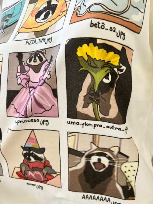 Camiseta Memes de Guaxinim - Off-White