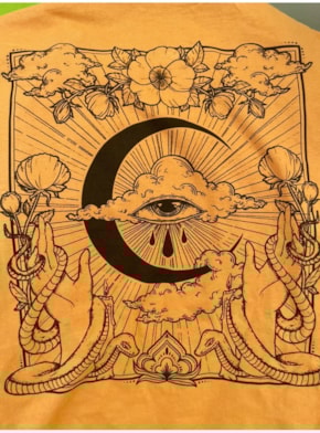 Camiseta Mistério - Caramelo - Frente e Verso