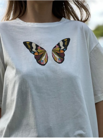 Camiseta Mundo Real - Off-White - Frente e Verso