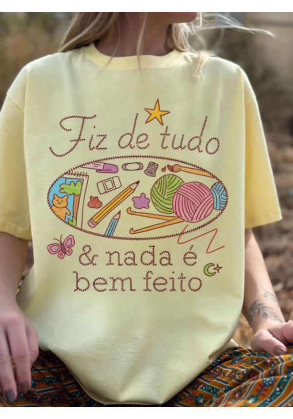 Camiseta Nada e´ bem feito - Amarela Clara