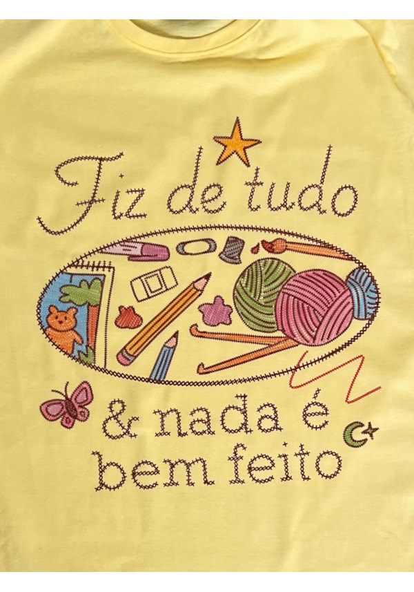 Camiseta Nada e´ bem feito - Amarela Clara