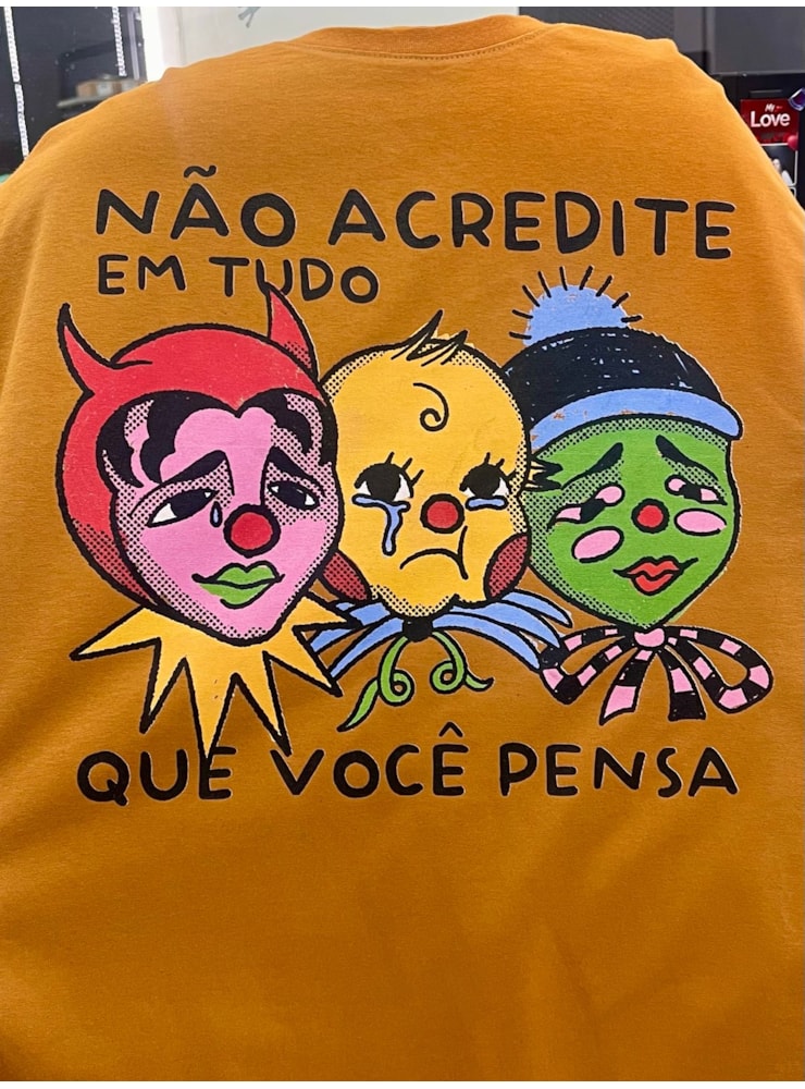 Camiseta Não acredite em tudo - Caramelo — imagem 2