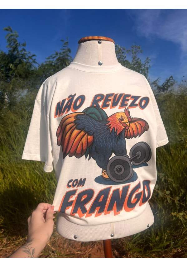 Camiseta Não Revezo com Frango - Off-White