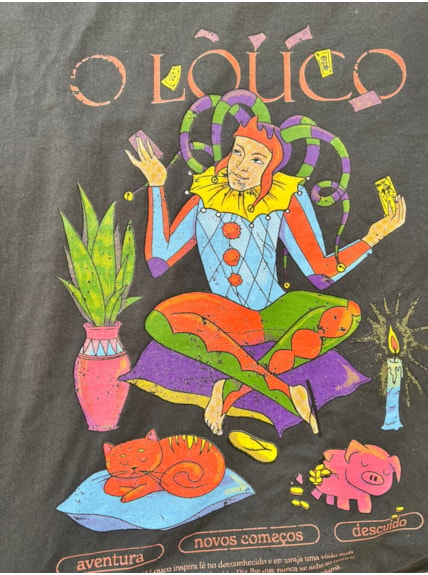 Camiseta O Louco Otimista - Chumbo