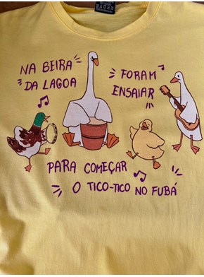 Camiseta Patos Bossa Nova - Amarela Clara