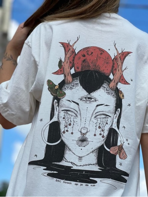 Camiseta Plantados Aqui - Off-White - Frente e Verso