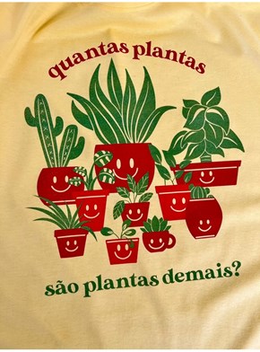 Camiseta Quantas plantas são plantas demais? - Amarela Clara