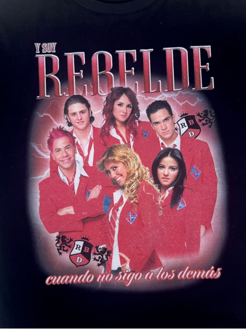 Camiseta Rebeldes Bootleg - Preta
