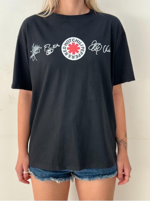 Camiseta Red Hot Chili Peppers - Preta - Frente e Verso