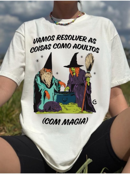 Camiseta Resolver com Magia - Off-White