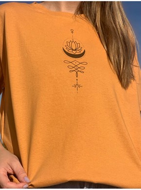 Camiseta Sagrado Feminino - Caramelo - Frente e Verso