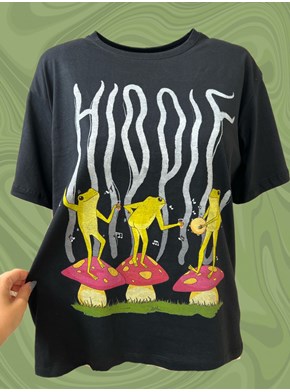 Camiseta Sapos Hippie - Preta