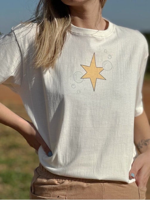Camiseta Sapos Tarot - O Jardim - Off-White - Frente e Verso