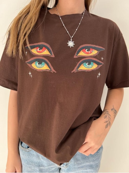 Camiseta Segredo do Universo - Marrom - Frente e Verso