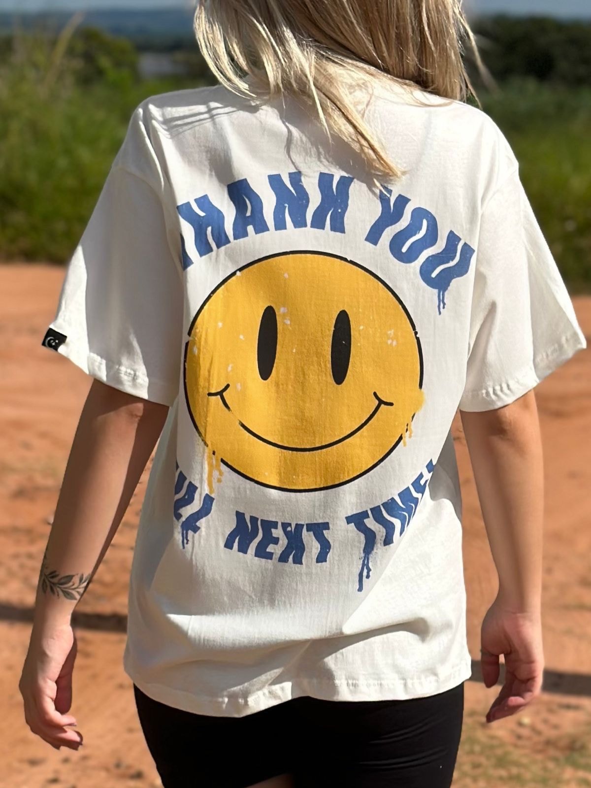 Camiseta Smile Thank You Off White Frente e Verso