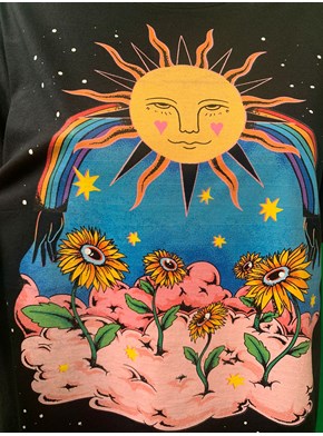 Camiseta Sol Arco Íris - Preta