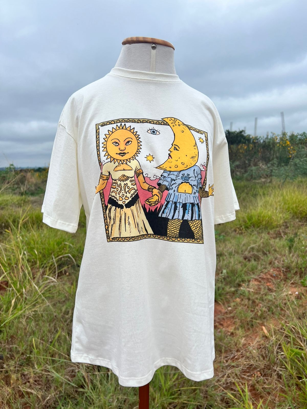 Camiseta Sol e Lua Arte - Off-White — imagem 2