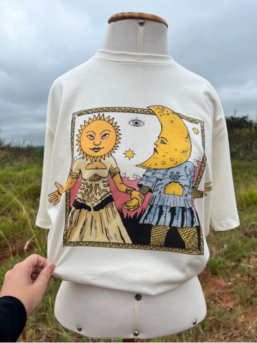 Camiseta Sol e Lua Arte - Off-White