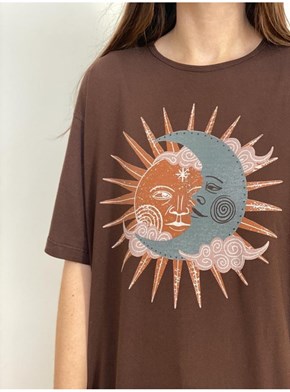 Camiseta Sol e Lua Vintage - Marrom