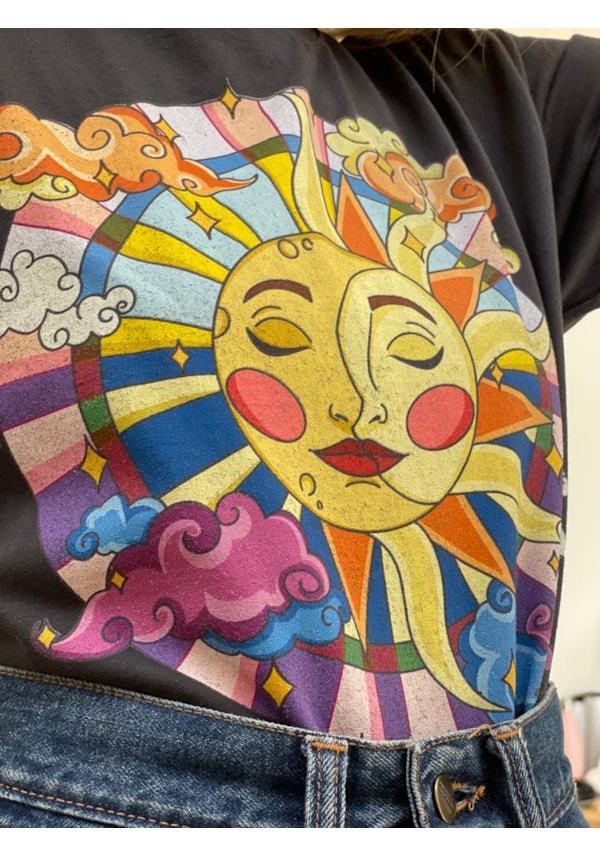 Camiseta Sol e Lua Vitral - Chumbo