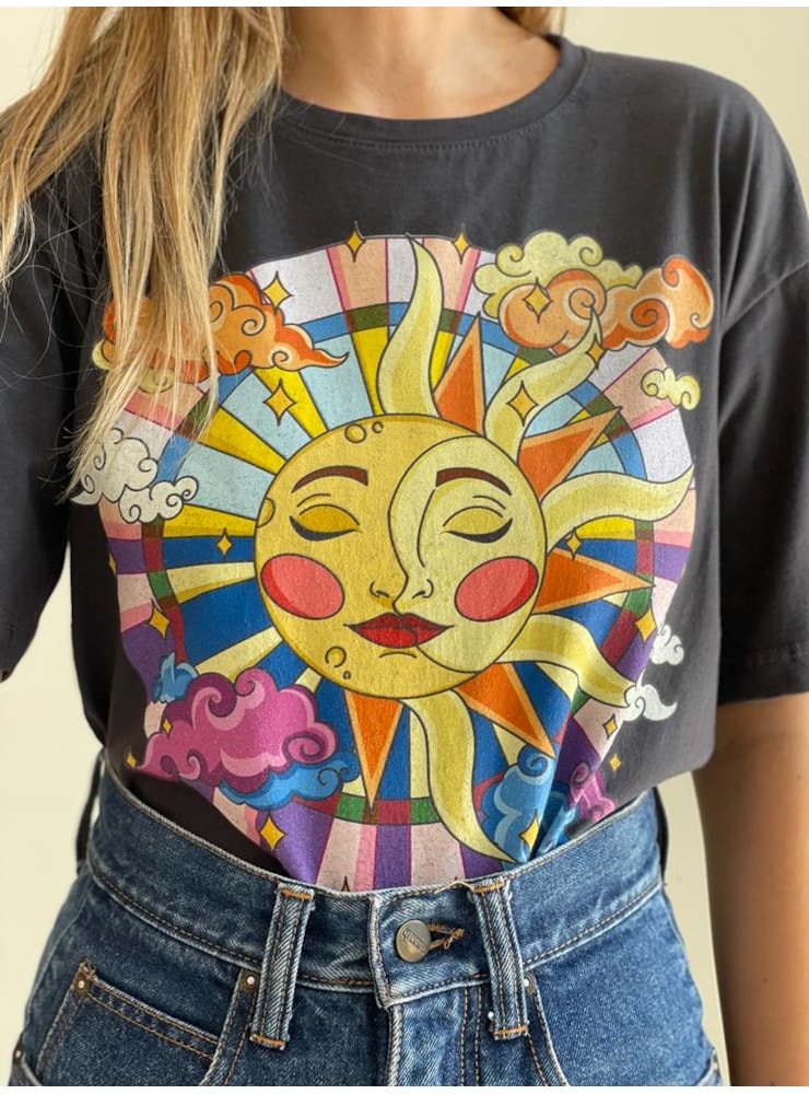 Camiseta Sol e Lua Vitral - Chumbo — imagem 1