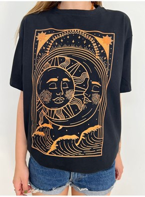 Camiseta Sol, Lua e Mar - Preta