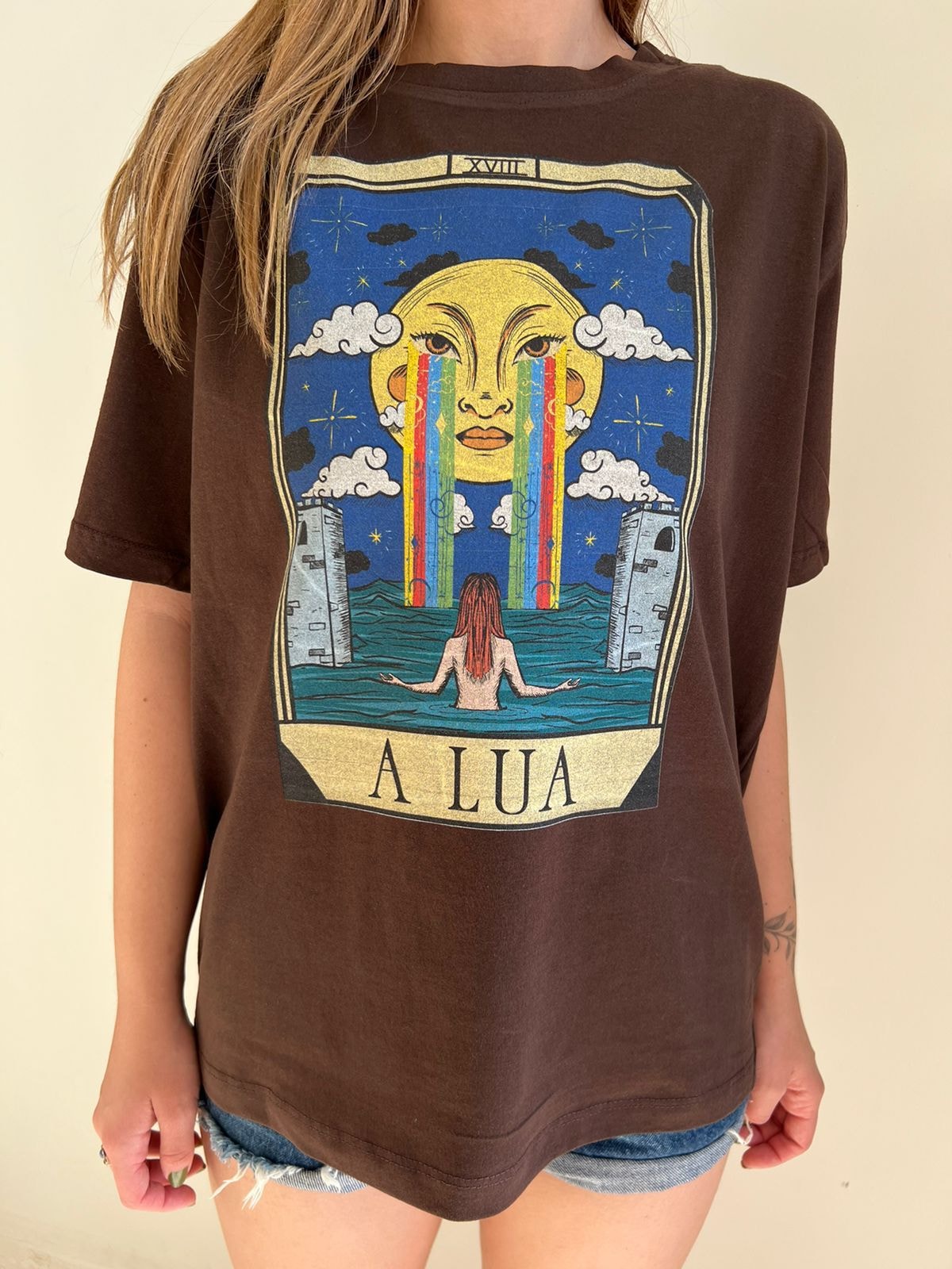 Camiseta Tarot A Lua - Marrom — imagem 1