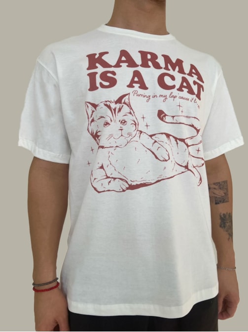 Camiseta Taylor Swift - Karma Is A Cat Vermelho - Off-White