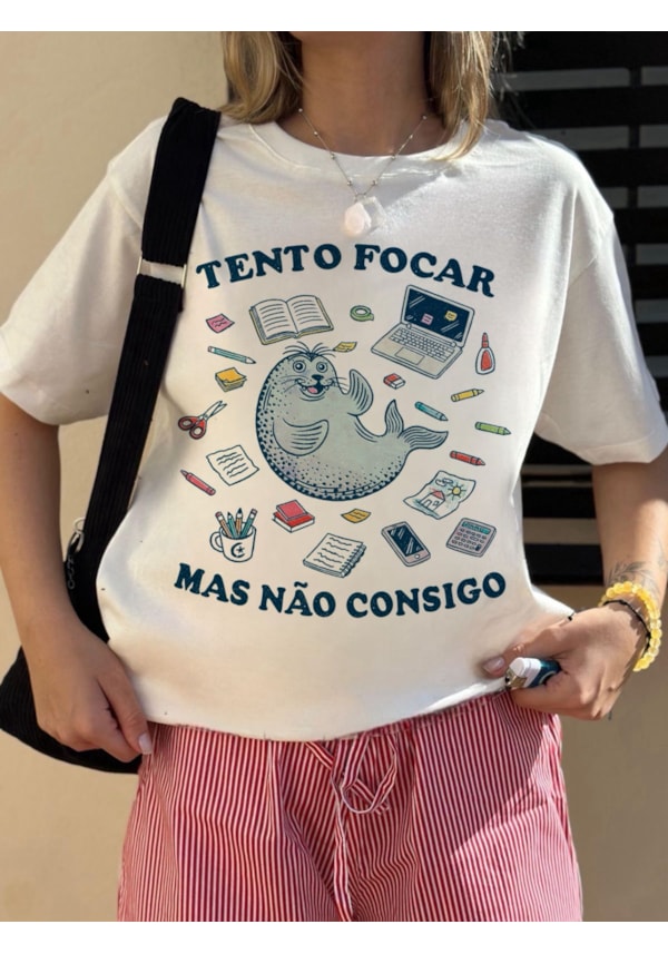 Camiseta Tento focar mas não consigo - Off-White