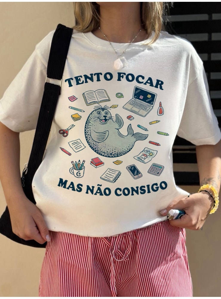 Camiseta Tento focar mas não consigo - Off-White — imagem 1