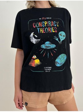 Camiseta Teoria da Conspiração - Preta