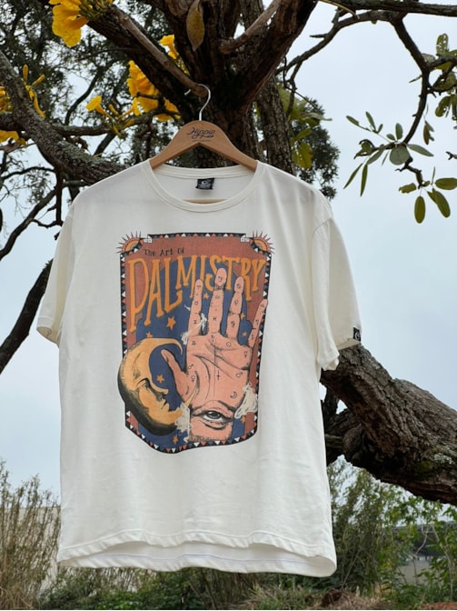 Camiseta The Art Of Palmistry - Off-White