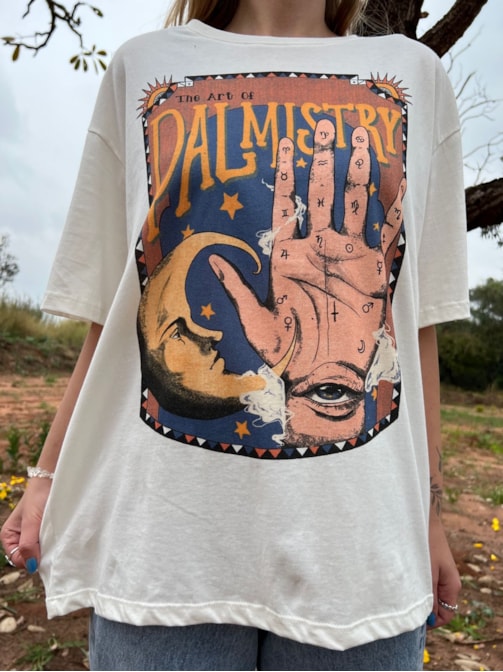 Camiseta The Art Of Palmistry - Off-White