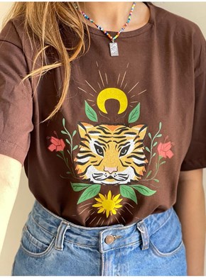 Camiseta Tigresa Astral - Marrom