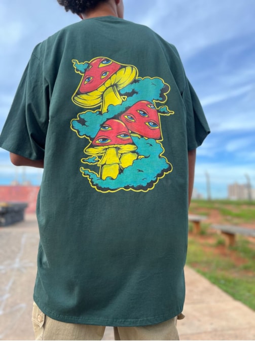 Camiseta Trippin' - Verde - Frente e Verso